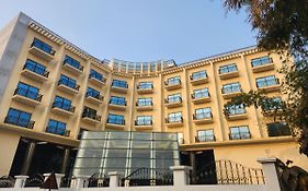 Paragon Hotel 3*